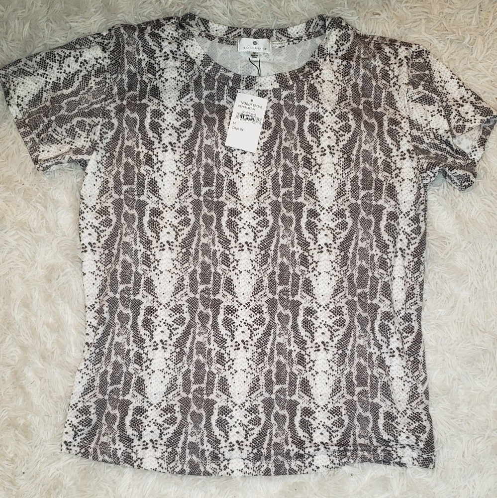 Socialite from Nordstrom snake super soft tee sz M
